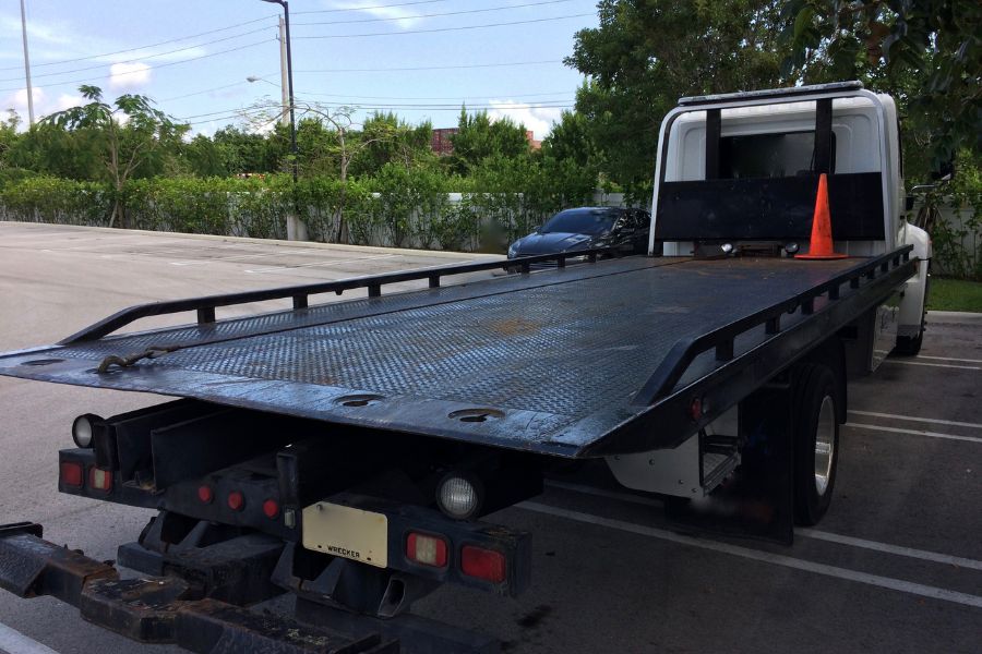 Why Flatbed Towing Is the Safest Option