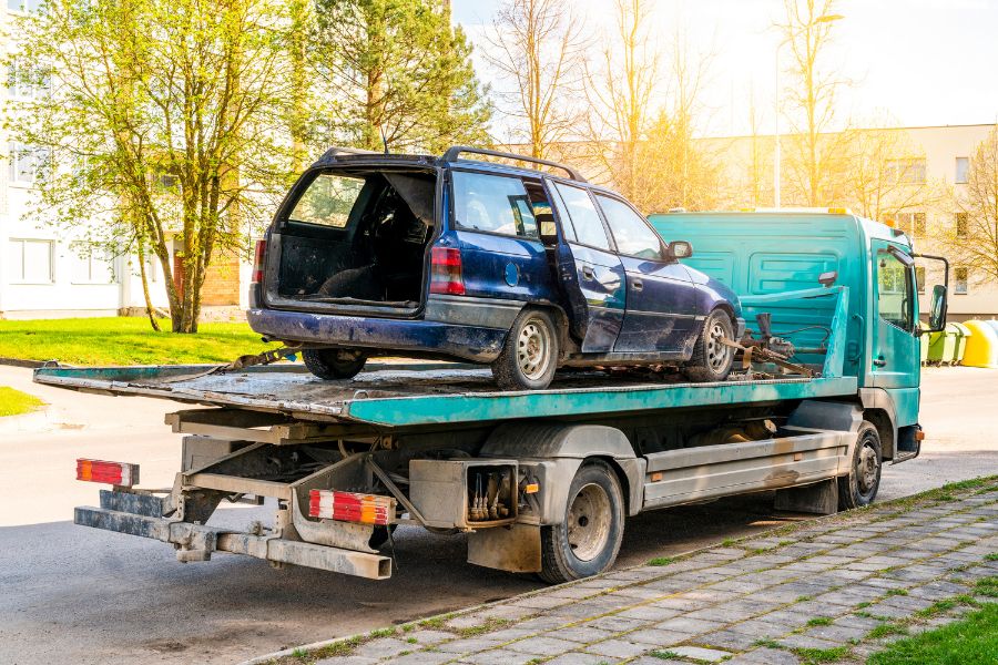 Why Flatbed Towing Is the Safest Option